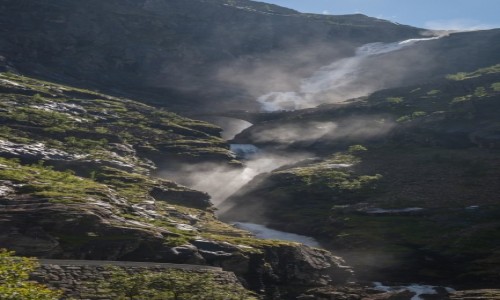 Zdj�cie NORWEGIA / p�n. Norwegia / Trolltigen / Kamienny mostek nad wodospadem