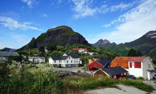 Zdjecie NORWEGIA / Lofoty / Å / Pod szczytem