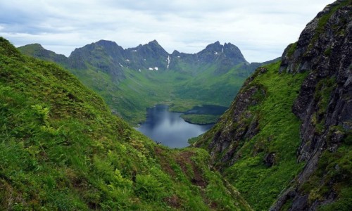 Zdjcie NORWEGIA / Lofoty / Å / W oddali gra Støvla