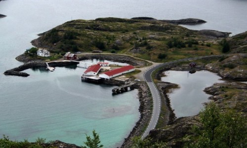 Zdjęcie NORWEGIA / Lofoty / Austvagoya / Przedmieście :) Henningsvær