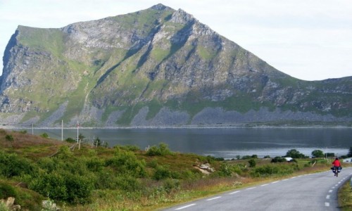 Zdjęcie NORWEGIA / Lofoty / przed Uttakleiv / Po nocnym pedałowaniu dzień zapowiadał się znakomicie