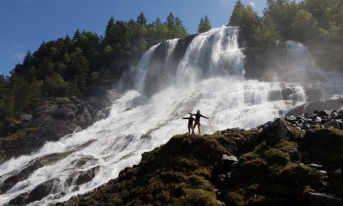 Zdjecie NORWEGIA / Hordaland / Kvinnherard / Furebergfossen