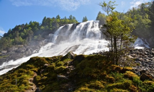 Zdjecie NORWEGIA / Hordaland / Kvinnherard / Furebergfossen