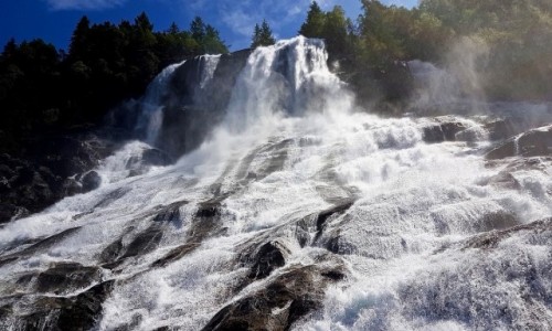 Zdjecie NORWEGIA / Hordaland / Kvinnherard / Furebergfossen