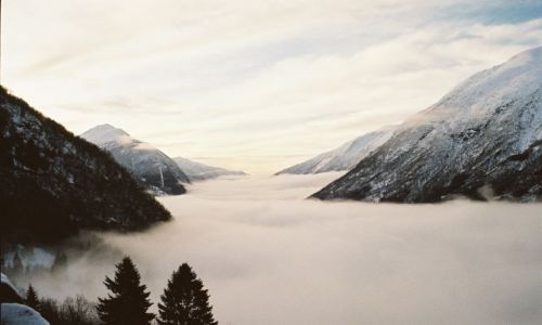 Zdjecie NORWEGIA / RODKOWO-ZACHODNIA NORWEGIA / REJON:SOGN OG FJORDANE / NORWESKI WIDOK