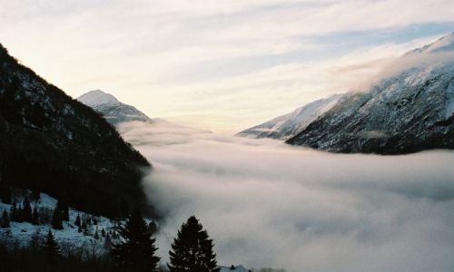 Zdjecie NORWEGIA / ŚRODKOWY ZACHÓD NORWEGI / REJON:SOGN OG FJORDANE / NORWESKI WIDOK