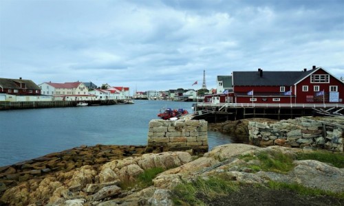 Zdjcie NORWEGIA /  Lofoty  / Henningsvær / Nad kanaem Heimsundet