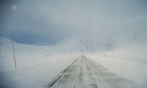 Zdjecie NORWEGIA / JOSTEDALSBRE / Rejon JOSTEDALSBRE / DROGA PRZEZ GRY