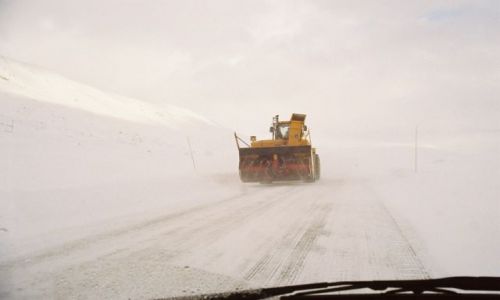 Zdjęcie NORWEGIA / JOSTEDALSBRE / JOSTEDALSBRE / PŁUG DZIEKI KTURYM MORZNA JECHAC AUTEM