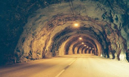 Zdjecie NORWEGIA / SRODEK KRAJU / SRODEK KRAJU / TYPOWY NORWESKI TUNEL JAKICH WIELE.TYPU WITAMY W PIEKLE.