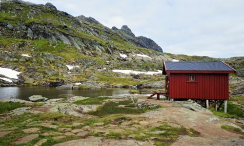 Zdjcie NORWEGIA / Lofoty / Wyspa Moskenesoya / Schronisko Munkebu