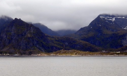 Zdjcie NORWEGIA / Lofoty / Morze Norweskie / Lofoty we mgle