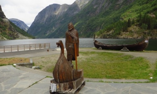 Zdjcie NORWEGIA / Norwegia poudniowo - zachodnia / Naroyfjord / przysta w Gudvangen