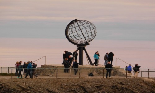 Zdjcie NORWEGIA / lofoty / Utakleiv / globus na nordkapp