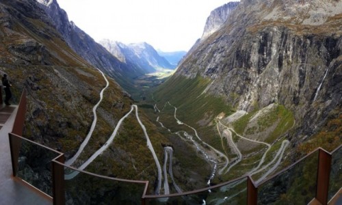 Zdjęcie NORWEGIA / More og Romsdal / Trollstigen / Trollstigen z góry