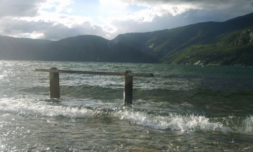 Zdjcie NORWEGIA / Norwegia / Eidfjord / Na brzegu...