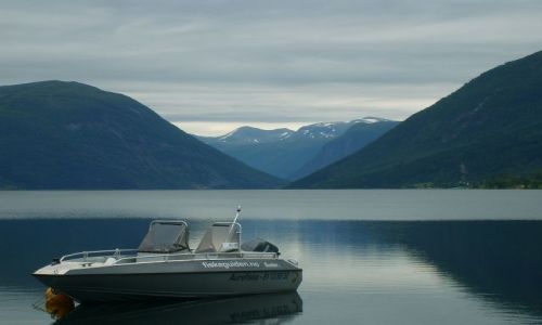 Zdjęcie NORWEGIA / okolice Byrkjelo / brak / motorówka