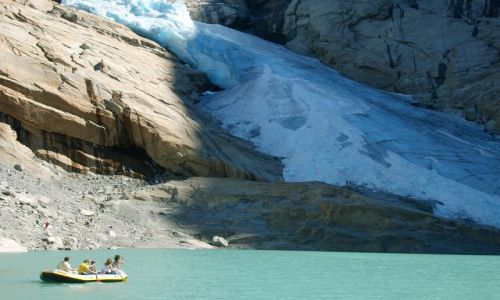 Zdjęcie NORWEGIA / Jostedalsbreen Nasjonalpark / brak / Pod lodowcem...........na pontonie:)
