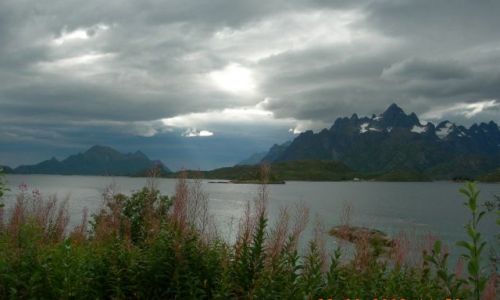 Zdjęcie NORWEGIA / Norland / Lofoty / Digemulen-ulubione miejsce cesarza Wilhelma II na Lofotach