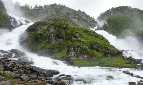 Zdjecie NORWEGIA / Oppdal / Oppdal / poteny wodospad