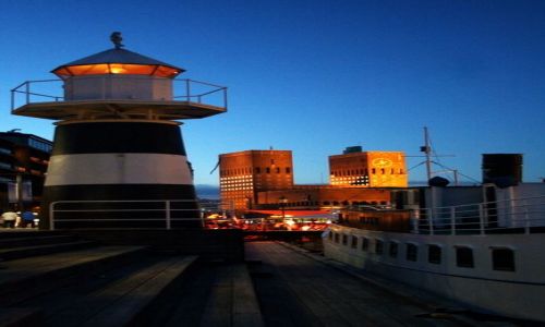 Zdjecie NORWEGIA / Oslo / Port / Latarnia morska w Oslo