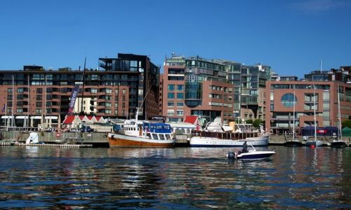 NORWEGIA / Oslo / Aker Brygge / Nadbrzee czyli brygge