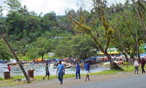 Zdjecie NOWA GWINEA / Alotau / Alotau / Droga na targowisko