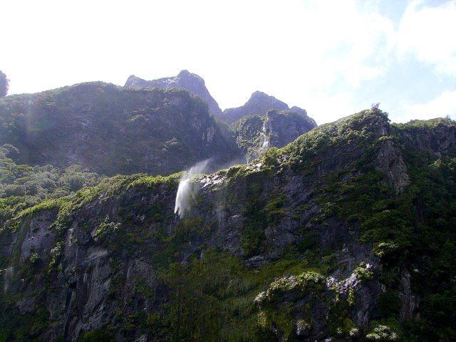 Zdjęcia: Milford Sound, Wyspa Południowa, wodospada w zawieszeniu, NOWA ZELANDIA Zdjęcia: Milford Sound, Wyspa Południowa, wodospada w zawieszeniu, NOWA ZELANDIA