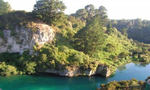 Zdjcie NOWA ZELANDIA / Pn. wyspa / Lake Taupo-miasto / Rzeka Waikato