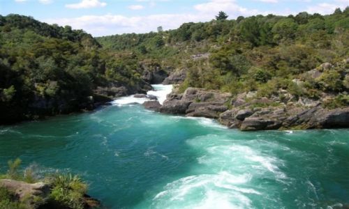 Zdjcie NOWA ZELANDIA / Pn. wyspa / Lake Taupo-miasto / Wawoz napelnia sie kolorowa woda
