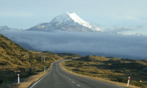 Zdjęcie NOWA ZELANDIA / Alpy Południowe / Mount Cook / Jego Wysokość Mt.Cook w spódniczce z mgieł
