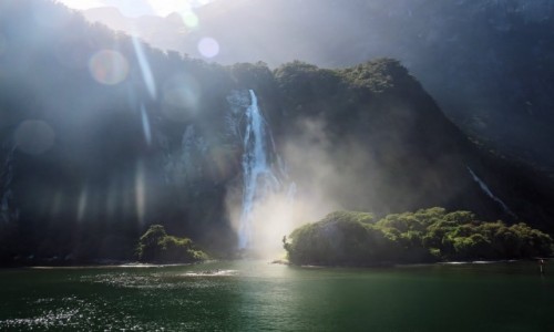 Zdjecie NOWA ZELANDIA / Wyspa Poudniowa / Milford Sound / Wodospad-1