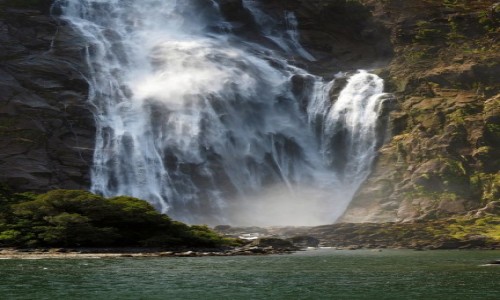 Zdjęcie NOWA ZELANDIA / Wyspa Południowa / Milford Sound / Wodospad-3