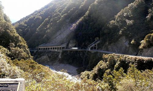 Zdjecie NOWA ZELANDIA / Wyspa Poludniowa / Alpy Poludniowe / Na przelczy Artura (Artur's Pass)