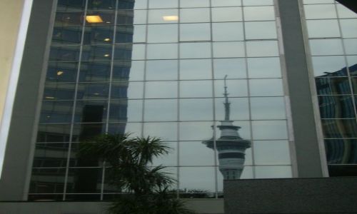 Zdjecie NOWA ZELANDIA / Wyspa Północna / Auckland  / odbicie Sky Tower