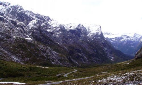 Zdjecie NOWA ZELANDIA / Wyspa Południowa / w drodze do fiordów / niełatwa droga do Milford Sound