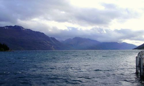 Zdjecie NOWA ZELANDIA / Południowa Wyspa / miejscowość Queenstown / juz po burzy - jezioro w Queenstown