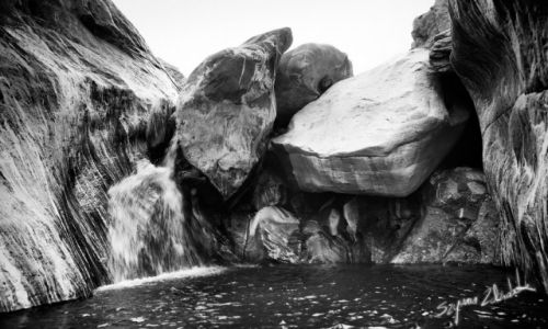 Zdjcie OMAN / - / Wadi Hawasinah / Wadi Hawasinah, Chains