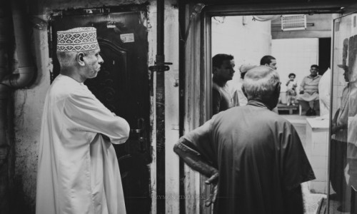 Zdjcie OMAN / Muhafazat Maskat / Mutrah Souk / W kolejce po chleb