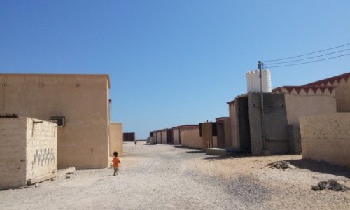 Zdjęcie OMAN / Al Ashkharah / mala miejscowosc / Chlopiec