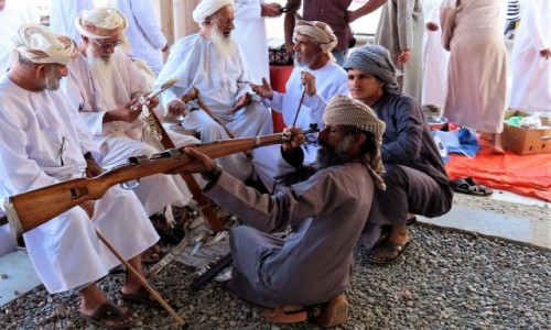 Zdjcie OMAN / - / Sinaw / Z tej strony te prosta