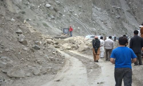 Zdjecie PAKISTAN / Karakorum highway - gdzie powyej Gilgit / Nanga Parbat /  Czasami drogi jeszcze nie ma