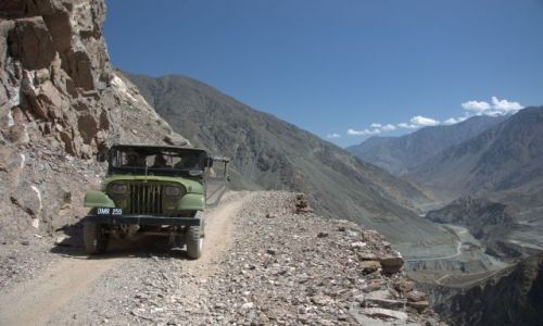 Zdjecie PAKISTAN / - / w grach / tylko JEEP :-)