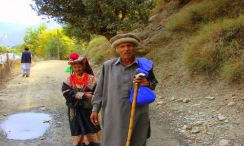 Zdjecie PAKISTAN / Bumburet / Bumburet / Spacer