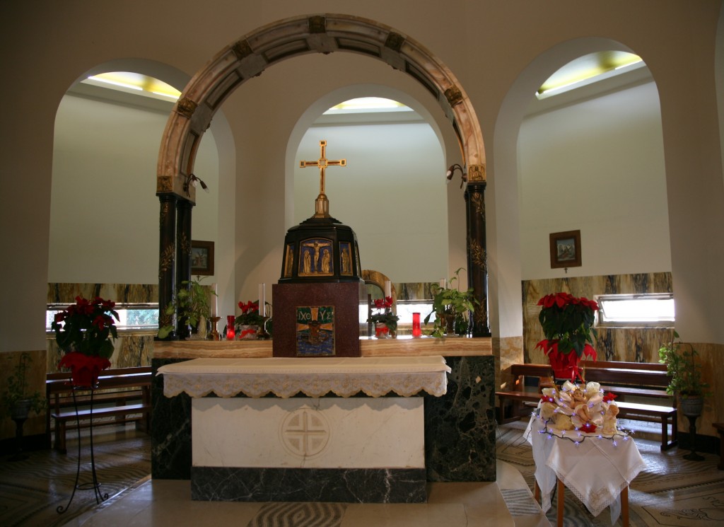 Zdjęcia: W okolicach Kafarnaum, Galilea, Kościół na Górze Błogosławieństw, ołtarz, PALESTYNA Zdjęcia: W okolicach Kafarnaum, Galilea, Kościół na Górze Błogosławieństw, ołtarz, PALESTYNA