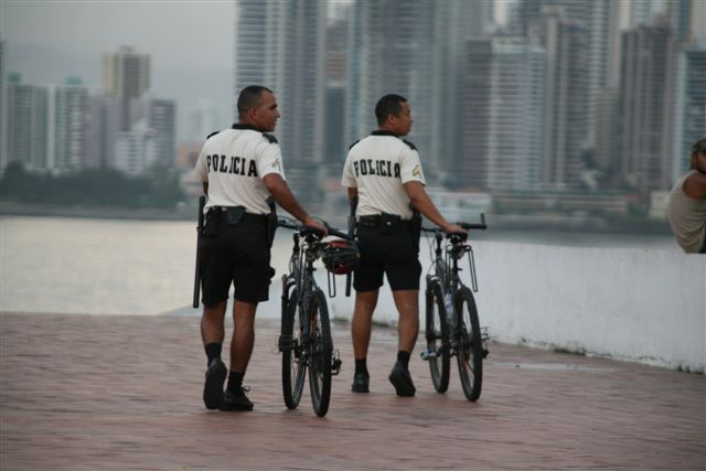 Zdjęcia: Panama City Plac Francuzki, Zroweryzowana panamska policja turystyczna 1, PANAMA Zdjęcia: Panama City Plac Francuzki, Zroweryzowana panamska policja turystyczna 1, PANAMA
