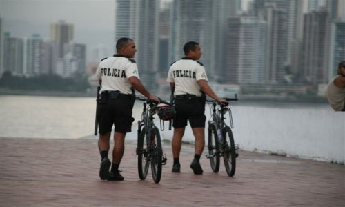 Zdjecie PANAMA / brak / Panama City Plac Francuzki / Zroweryzowana panamska policja turystyczna 1