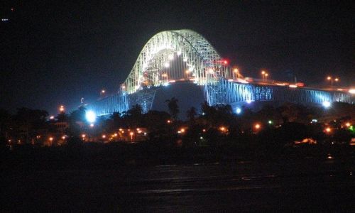 Zdjecie PANAMA / Panama City / widok z Casco Viejo / Most Ameryk nocą