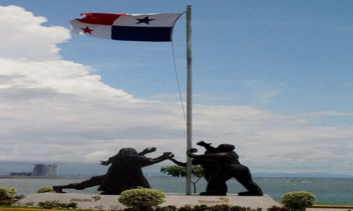 Zdjecie PANAMA / Panama City / Amador Causeway / Wszystko dla flagi