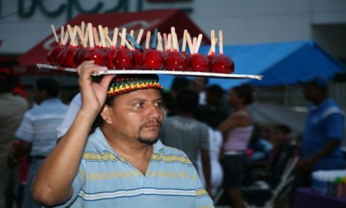 Zdjęcie PANAMA / Panama C / Ave. Espania / Karnawałowe jabłka
